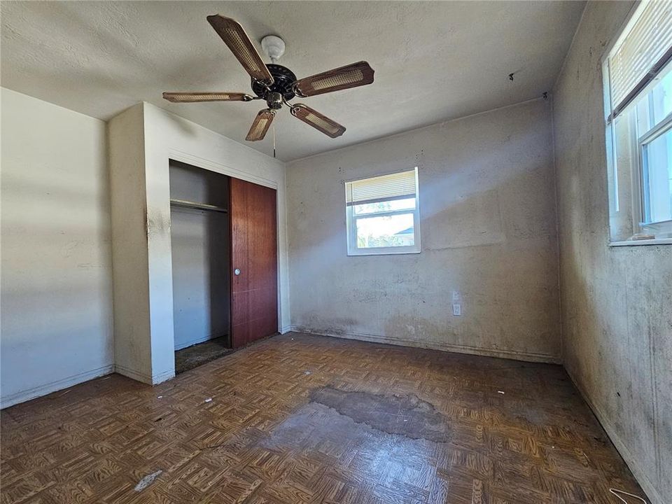 For Sale: $250,000 (2 beds, 1 baths, 849 Square Feet)