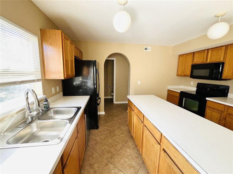 For Rent: $2,100 (4 beds, 2 baths, 2019 Square Feet)