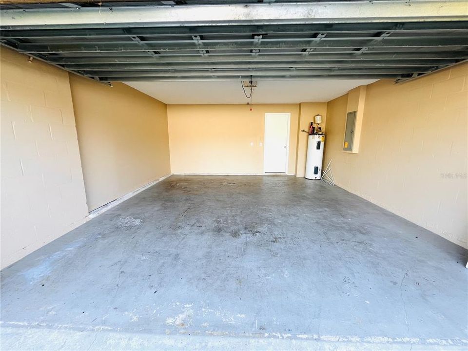 For Rent: $2,100 (4 beds, 2 baths, 2019 Square Feet)