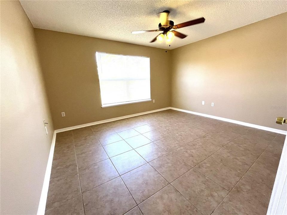 For Rent: $2,100 (4 beds, 2 baths, 2019 Square Feet)