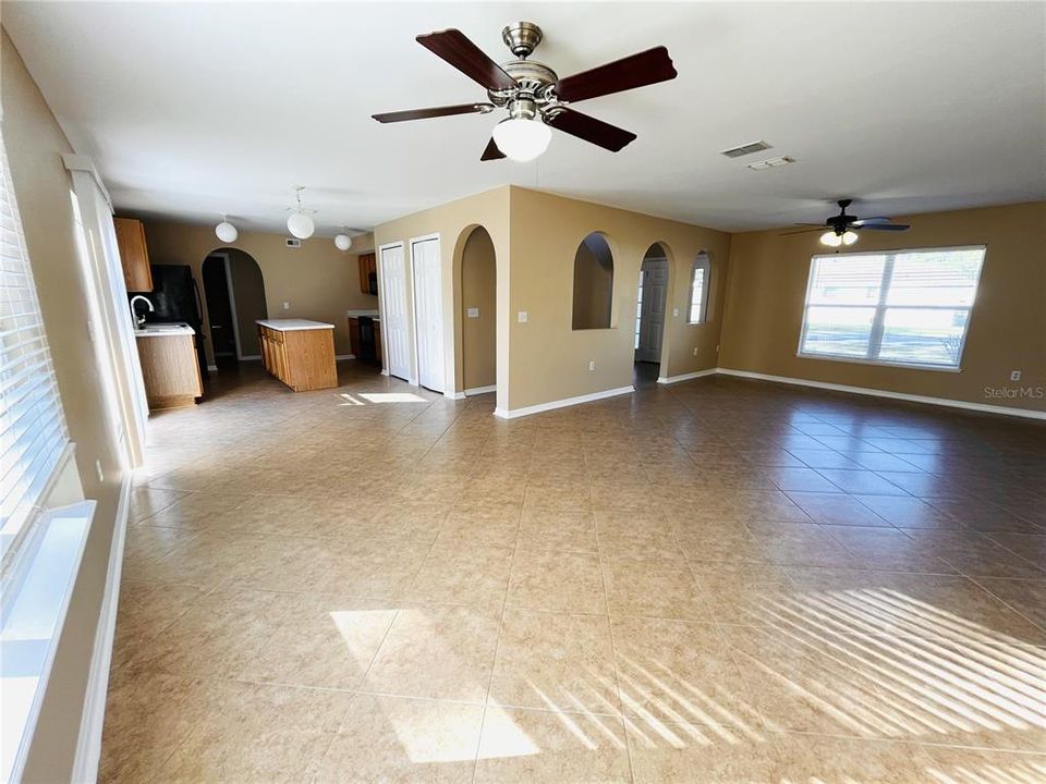 For Rent: $2,100 (4 beds, 2 baths, 2019 Square Feet)