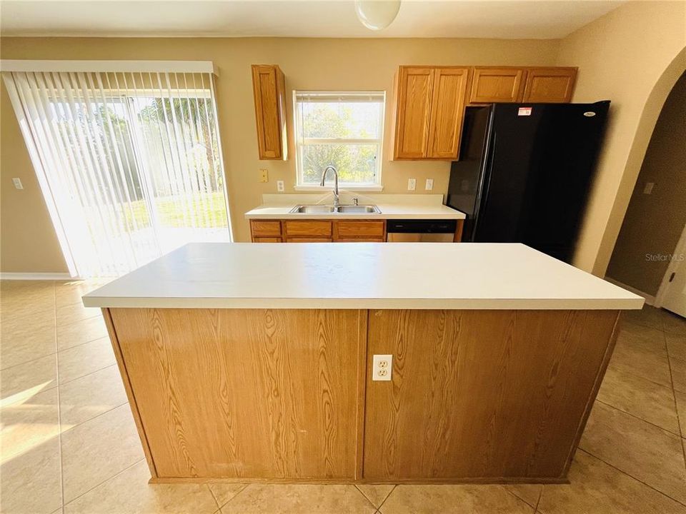 For Rent: $2,100 (4 beds, 2 baths, 2019 Square Feet)