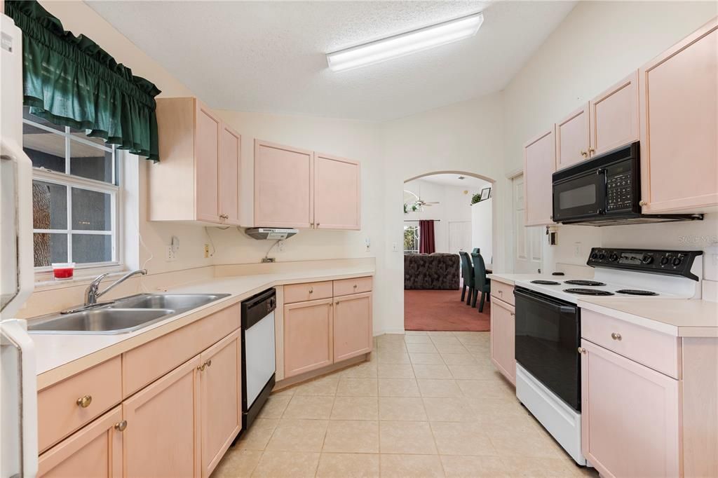 For Sale: $375,000 (4 beds, 2 baths, 1550 Square Feet)