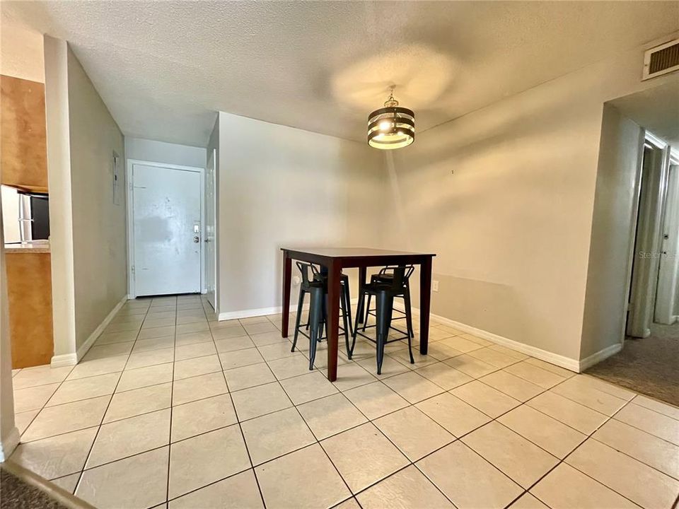 For Rent: $2,050 (3 beds, 2 baths, 1149 Square Feet)