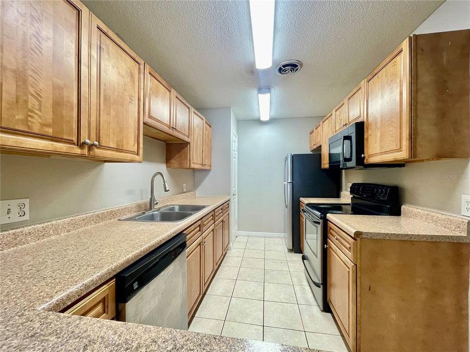 For Rent: $2,050 (3 beds, 2 baths, 1149 Square Feet)