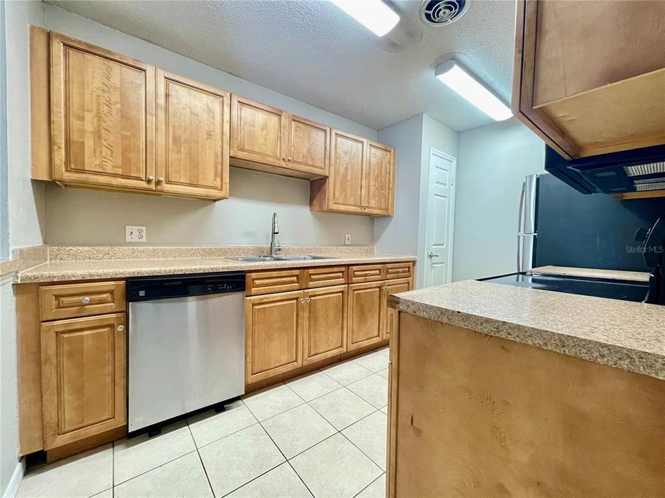 For Rent: $2,050 (3 beds, 2 baths, 1149 Square Feet)