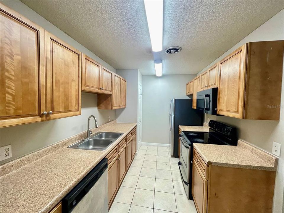 For Rent: $2,050 (3 beds, 2 baths, 1149 Square Feet)