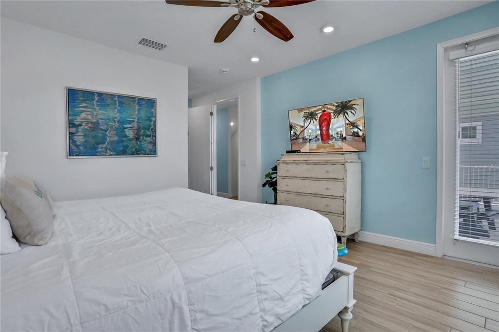 待售: $1,750,000 (8 贝兹, 9 浴室, 4092 平方英尺)