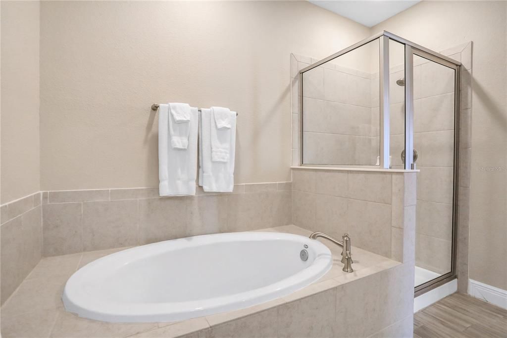 待售: $1,750,000 (8 贝兹, 9 浴室, 4092 平方英尺)