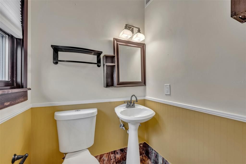 For Sale: $550,000 (2 beds, 1 baths, 1149 Square Feet)