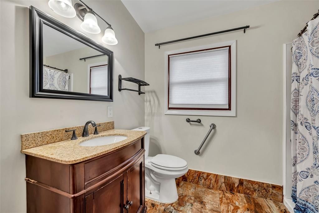 For Sale: $550,000 (2 beds, 1 baths, 1149 Square Feet)