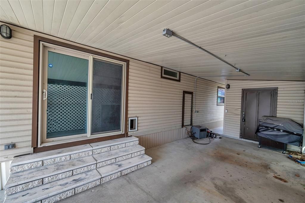 合同活跃: $65,000 (2 贝兹, 2 浴室, 1063 平方英尺)