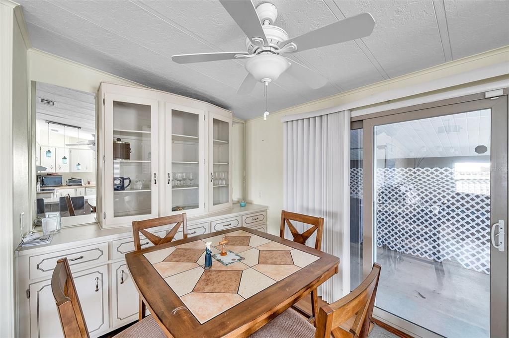 合同活跃: $65,000 (2 贝兹, 2 浴室, 1063 平方英尺)