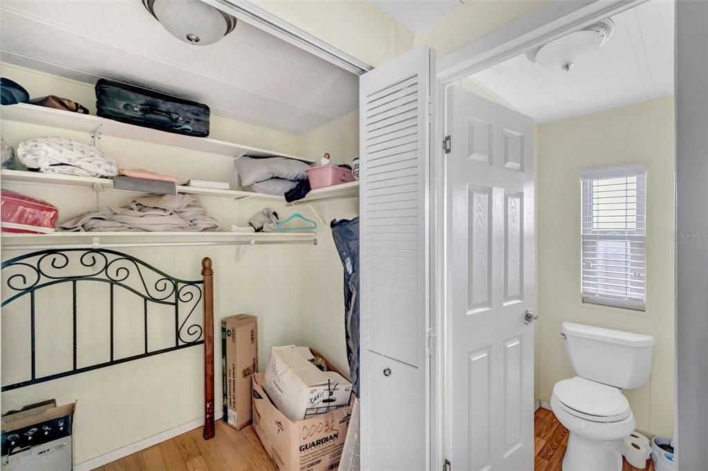 合同活跃: $65,000 (2 贝兹, 2 浴室, 1063 平方英尺)