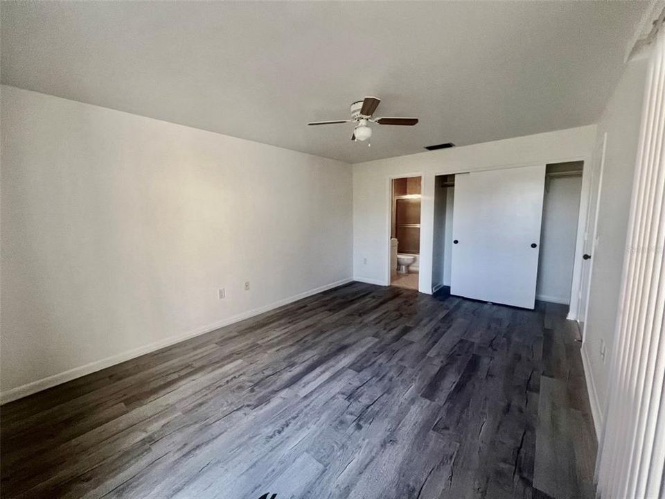 For Sale: $130,000 (1 beds, 1 baths, 744 Square Feet)