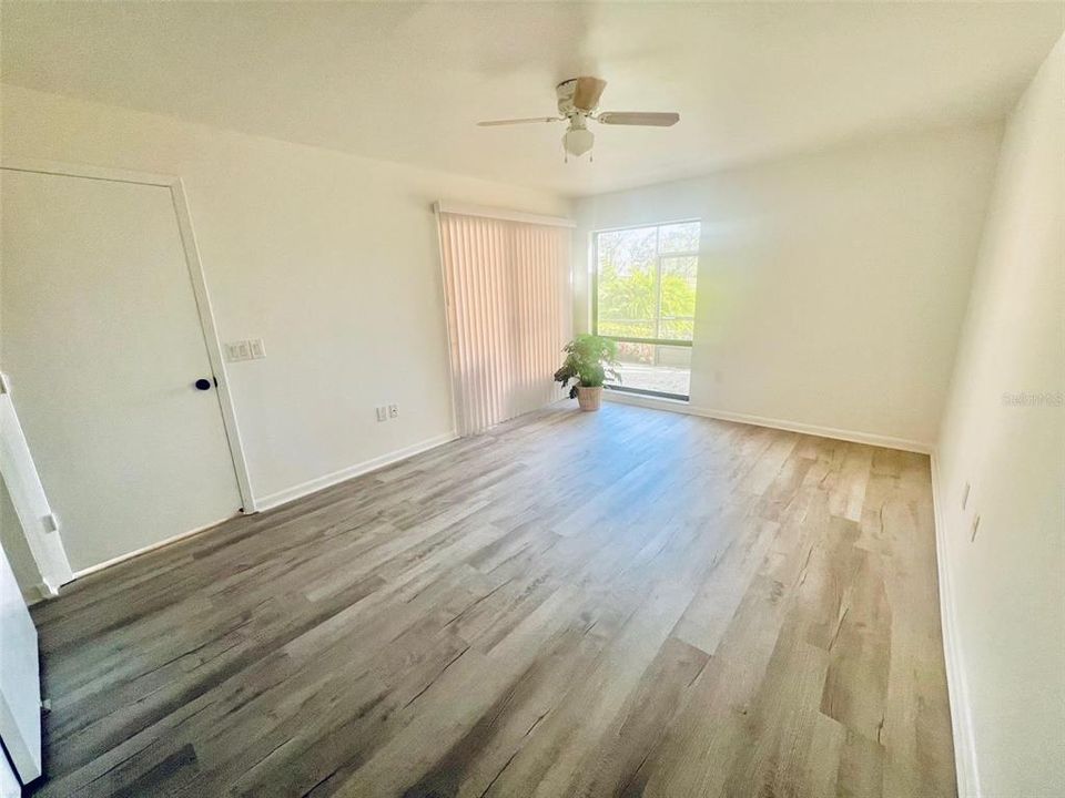 For Sale: $130,000 (1 beds, 1 baths, 744 Square Feet)