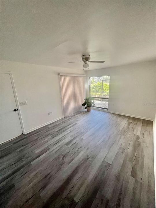 For Sale: $130,000 (1 beds, 1 baths, 744 Square Feet)