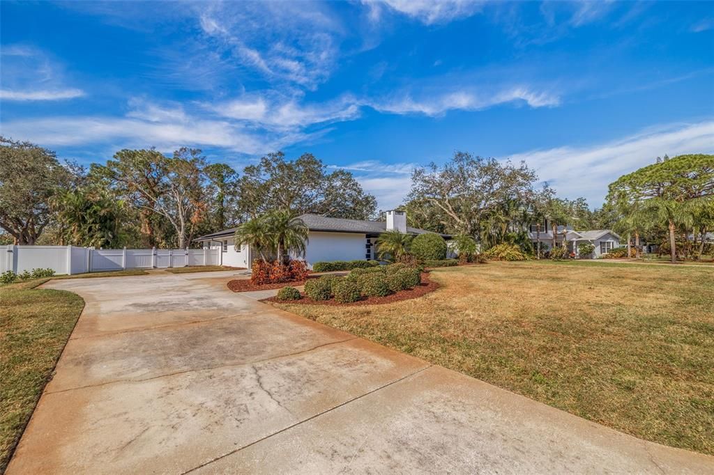 For Sale: $1,400,000 (4 beds, 3 baths, 2790 Square Feet)