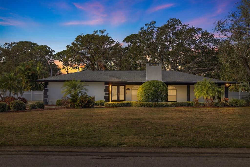 For Sale: $1,400,000 (4 beds, 3 baths, 2790 Square Feet)