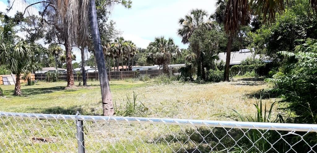 На продажу: $65,000 (0.27 acres)