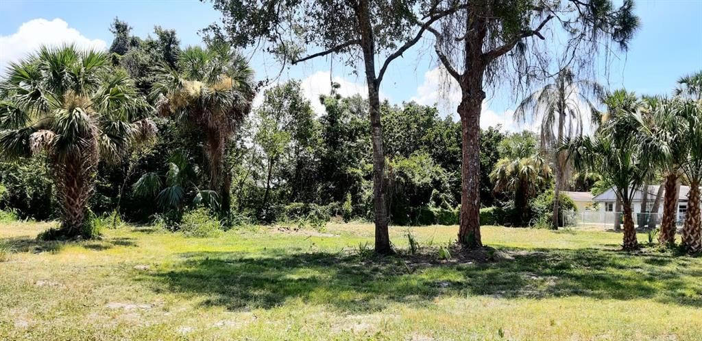 На продажу: $65,000 (0.27 acres)