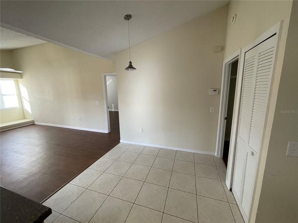 For Rent: $2,000 (3 beds, 2 baths, 1705 Square Feet)