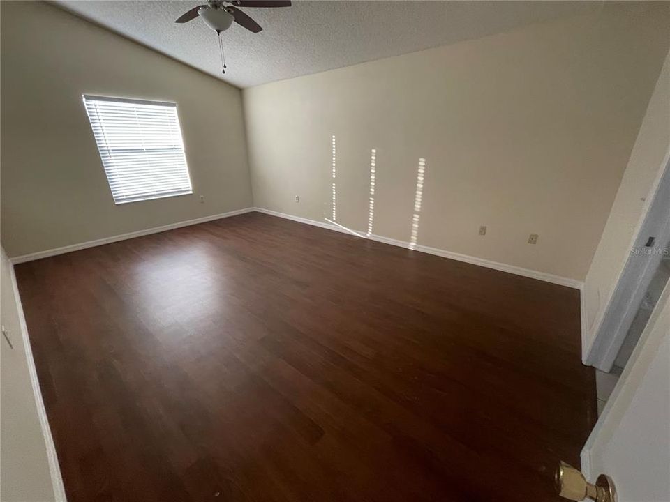 For Rent: $2,000 (3 beds, 2 baths, 1705 Square Feet)