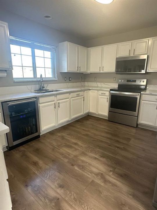 For Rent: $2,400 (3 beds, 2 baths, 1596 Square Feet)