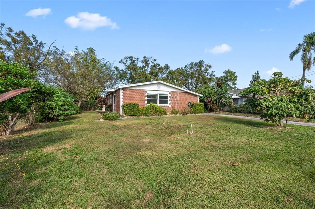 For Sale: $299,000 (3 beds, 1 baths, 996 Square Feet)