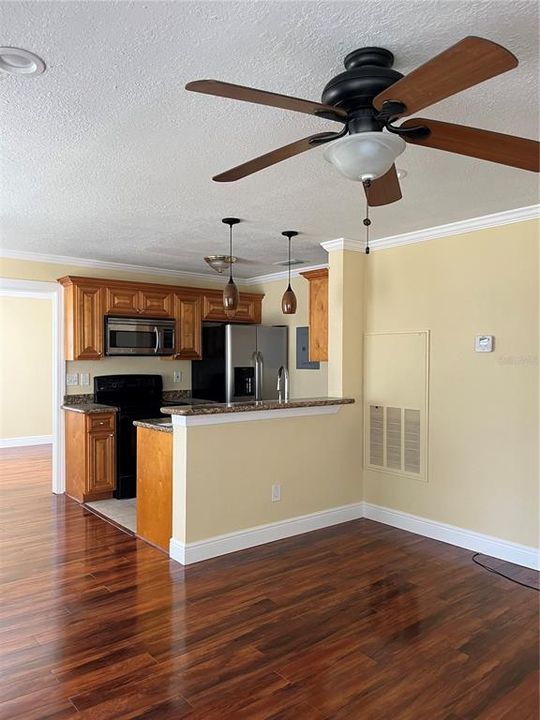 For Rent: $1,700 (2 beds, 2 baths, 912 Square Feet)