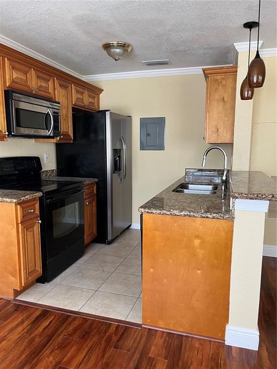 For Rent: $1,700 (2 beds, 2 baths, 912 Square Feet)