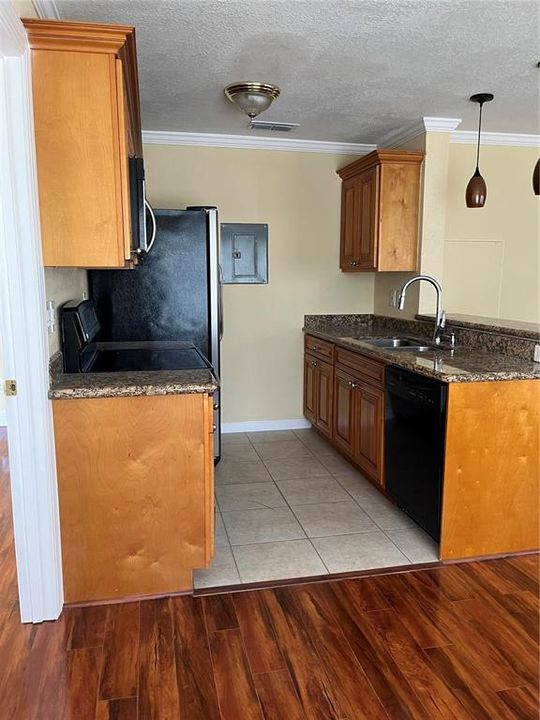 For Rent: $1,700 (2 beds, 2 baths, 912 Square Feet)