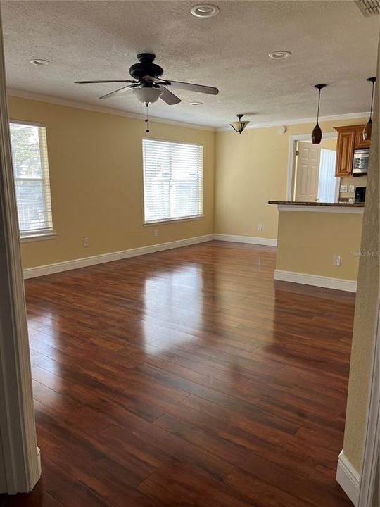 For Rent: $1,700 (2 beds, 2 baths, 912 Square Feet)