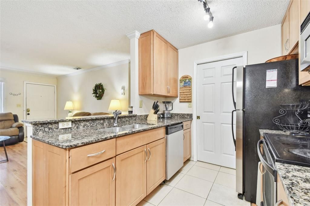 For Sale: $155,000 (2 beds, 2 baths, 1028 Square Feet)