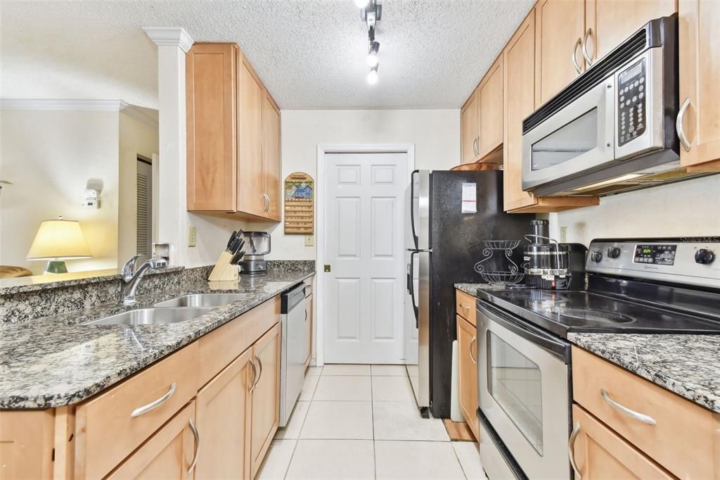 For Sale: $155,000 (2 beds, 2 baths, 1028 Square Feet)