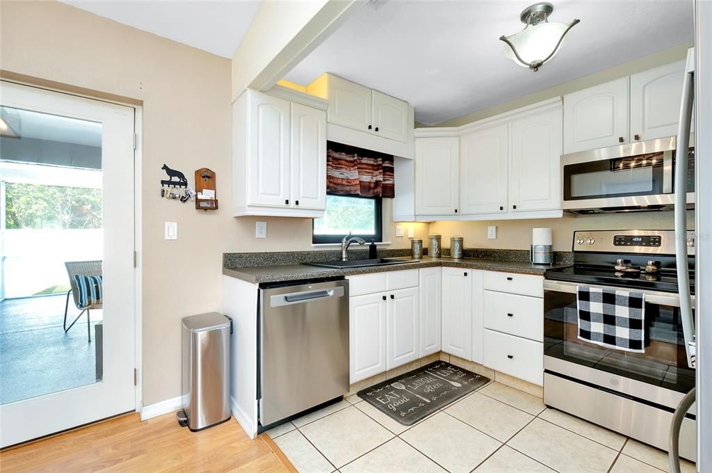 For Sale: $349,900 (3 beds, 2 baths, 1349 Square Feet)