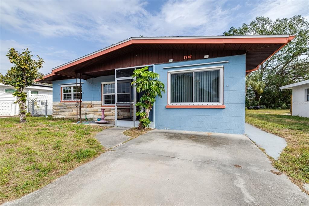 For Sale: $369,900 (3 beds, 2 baths, 1282 Square Feet)