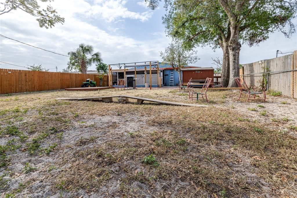 For Sale: $369,900 (3 beds, 2 baths, 1282 Square Feet)