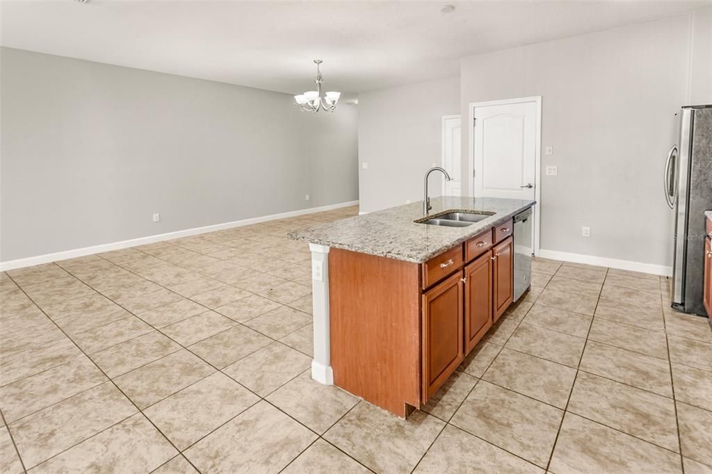 For Rent: $2,749 (4 beds, 2 baths, 2600 Square Feet)