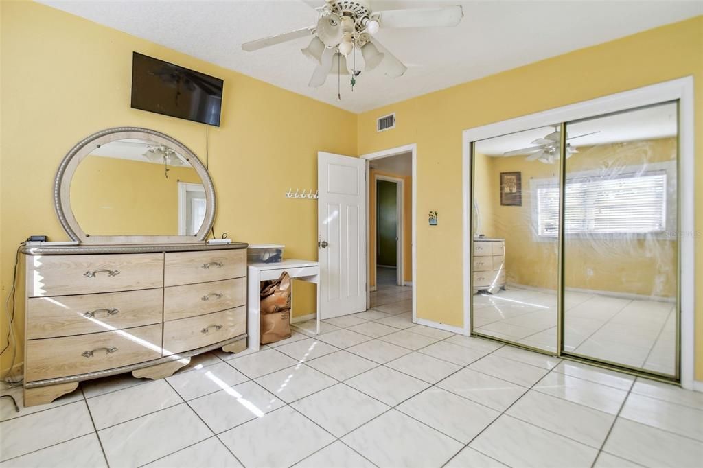 For Sale: $229,900 (3 beds, 1 baths, 1155 Square Feet)