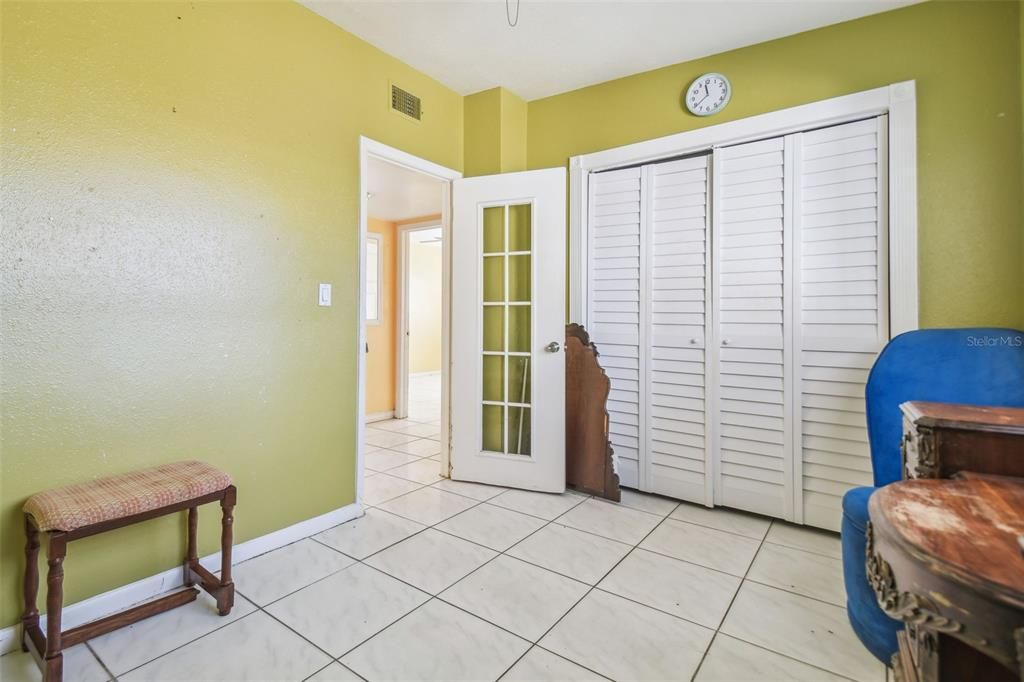 For Sale: $229,900 (3 beds, 1 baths, 1155 Square Feet)