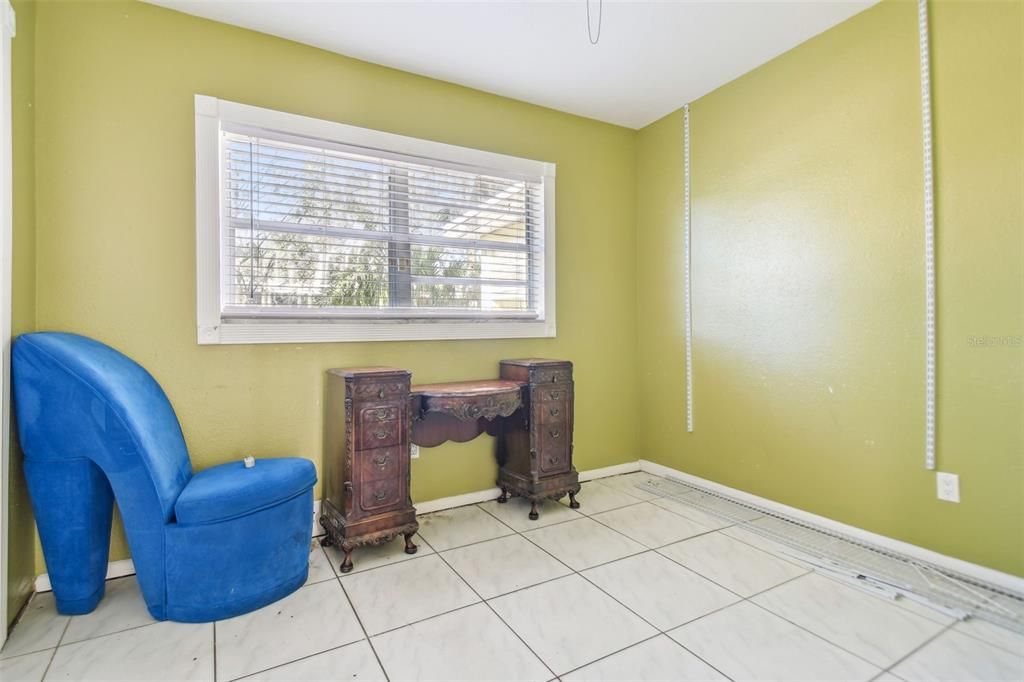 For Sale: $229,900 (3 beds, 1 baths, 1155 Square Feet)