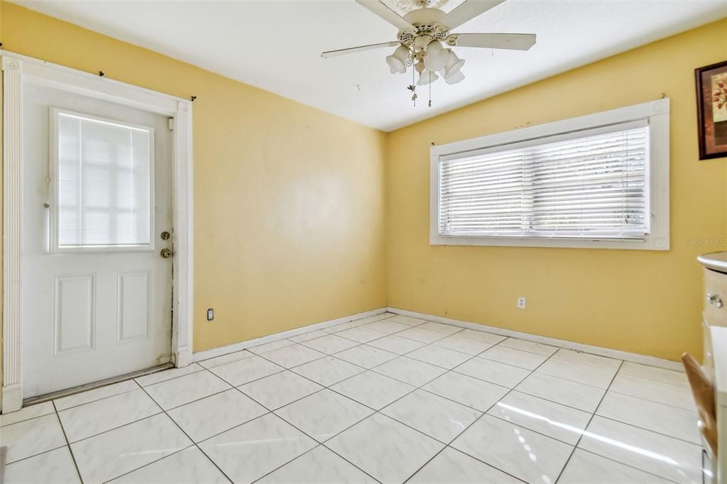 For Sale: $229,900 (3 beds, 1 baths, 1155 Square Feet)