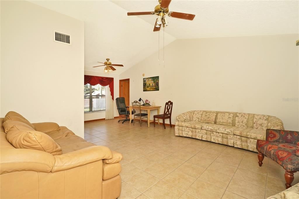 For Sale: $375,000 (3 beds, 2 baths, 1632 Square Feet)