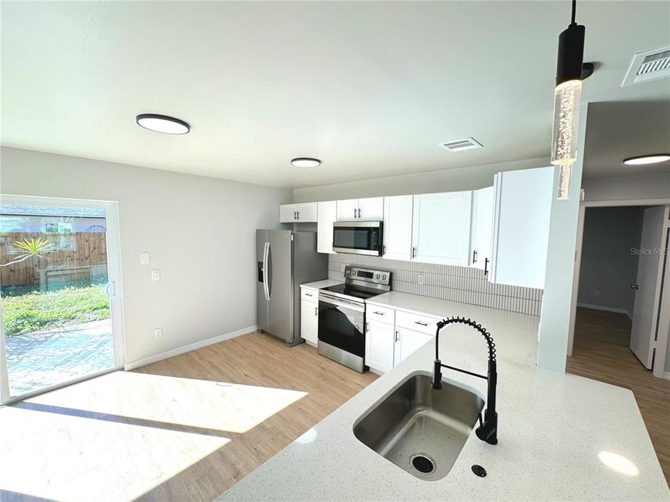 For Sale: $294,900 (2 beds, 1 baths, 980 Square Feet)