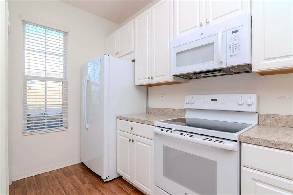 For Sale: $230,000 (2 beds, 2 baths, 1120 Square Feet)