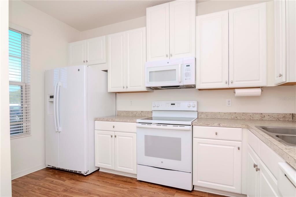 For Sale: $230,000 (2 beds, 2 baths, 1120 Square Feet)