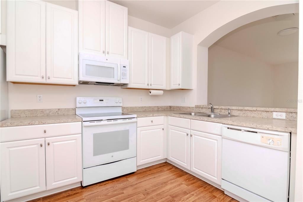 For Sale: $230,000 (2 beds, 2 baths, 1120 Square Feet)