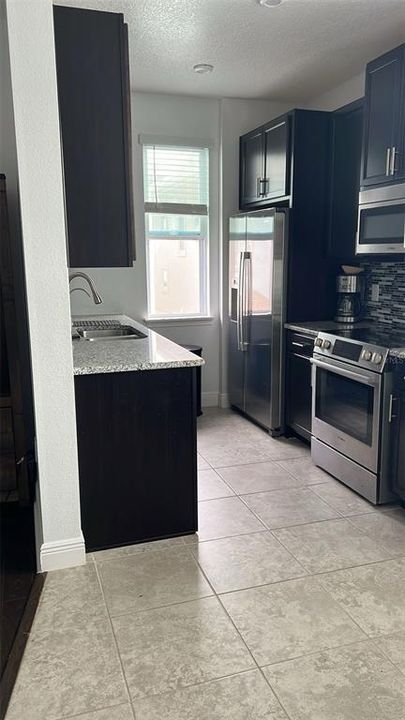 For Rent: $1,600 (1 beds, 1 baths, 800 Square Feet)