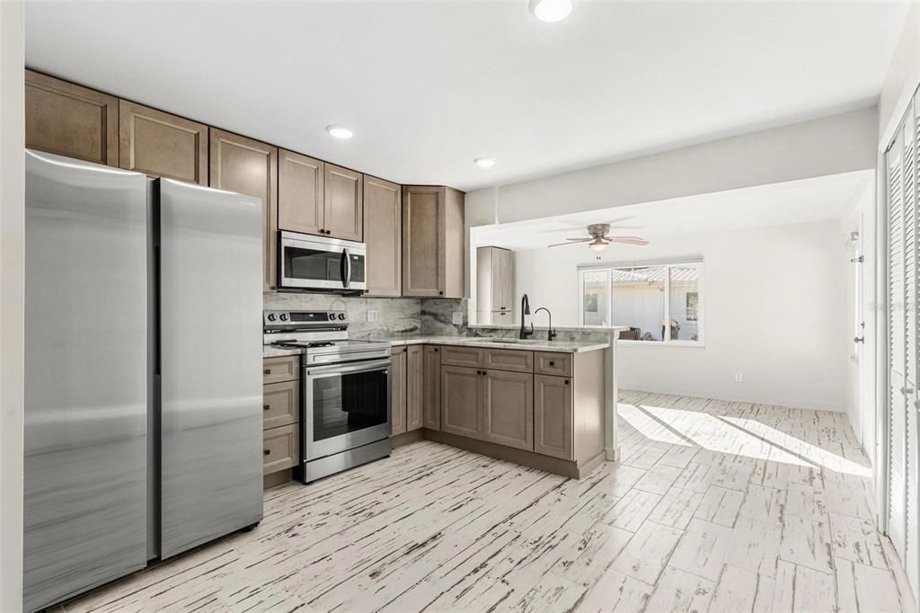 For Sale: $424,999 (2 beds, 1 baths, 1024 Square Feet)